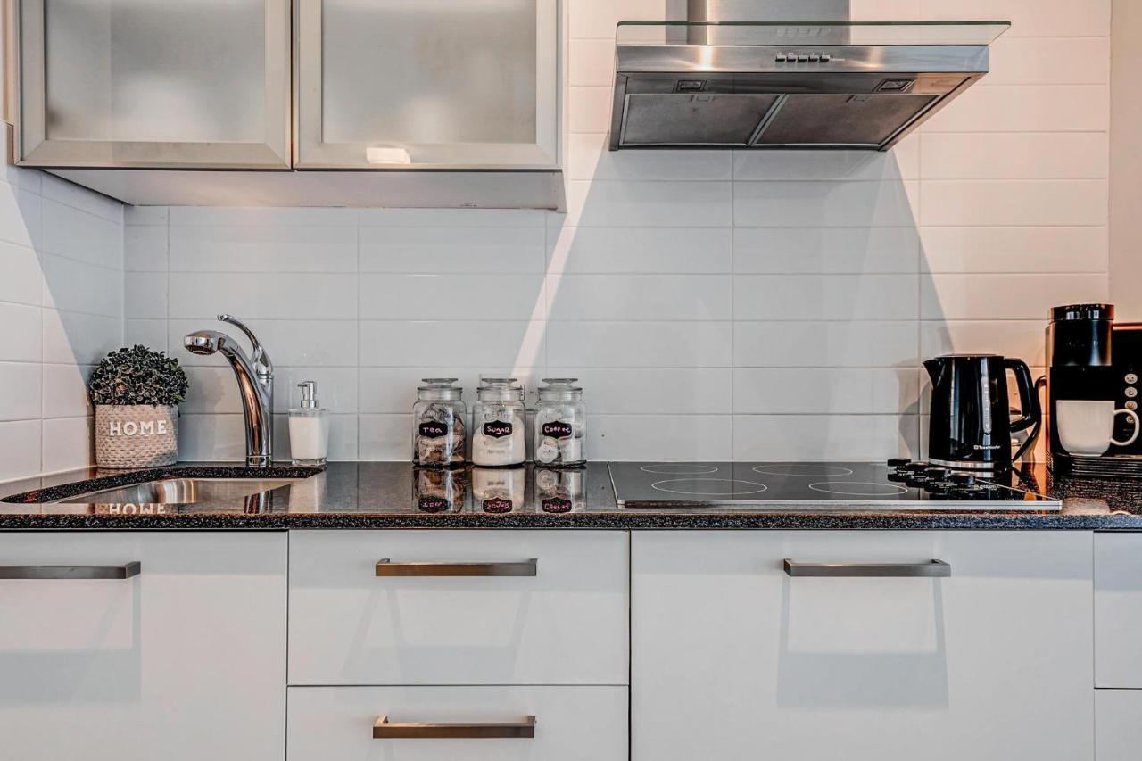 Apartment Downtown Close To Cn Tower!! Toronto
