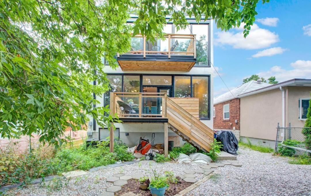 Beautiful, Centric, Pet-friendly With Parking Apartment *