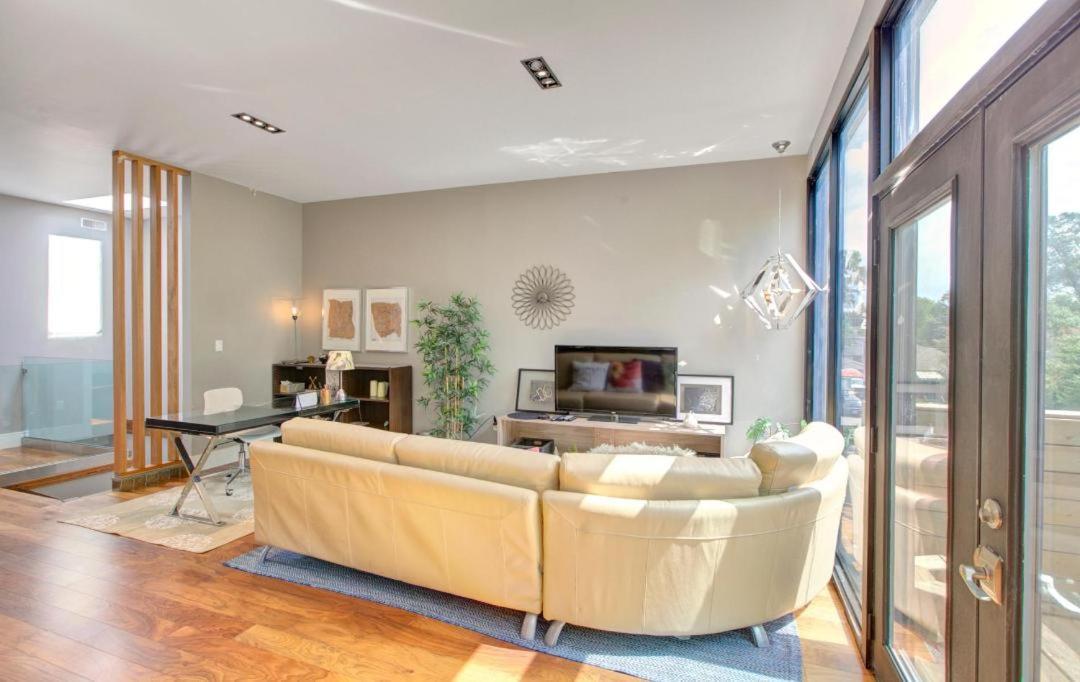 Beautiful, Centric, Pet-friendly With Parking *