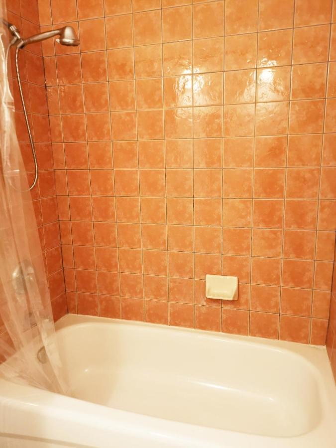 Homestay Cozy Private Rm Heart Of North York Free Parking Full Kitchen Close To Downtown