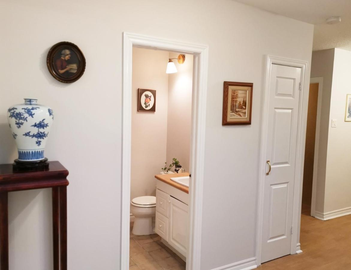 Cozy Private Rm Heart Of North York Free Parking Full Kitchen Close To Downtown Homestay Toronto
