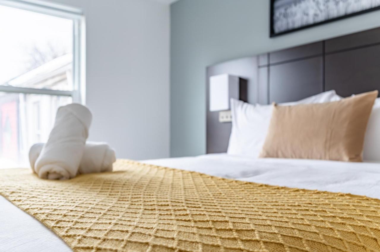 Kensington Market Apartment *