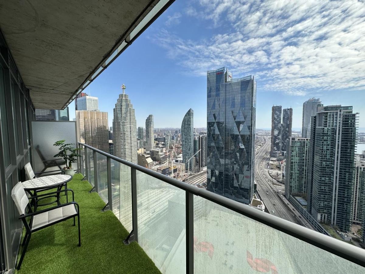 Luxury Downtown 2 Bedroom With And Views And Free Parking * Toronto