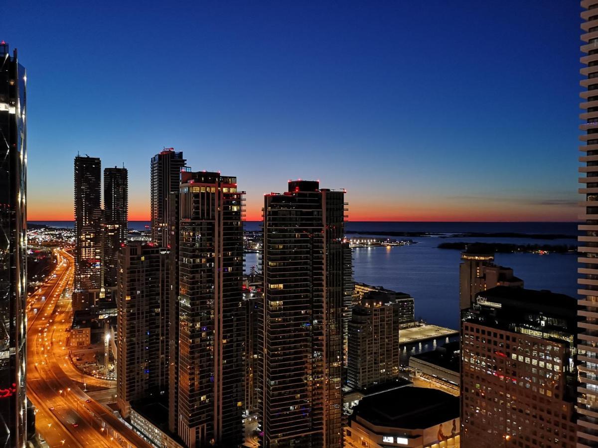 Apartment Luxury Downtown 2 Bedroom With And Views And Free Parking *