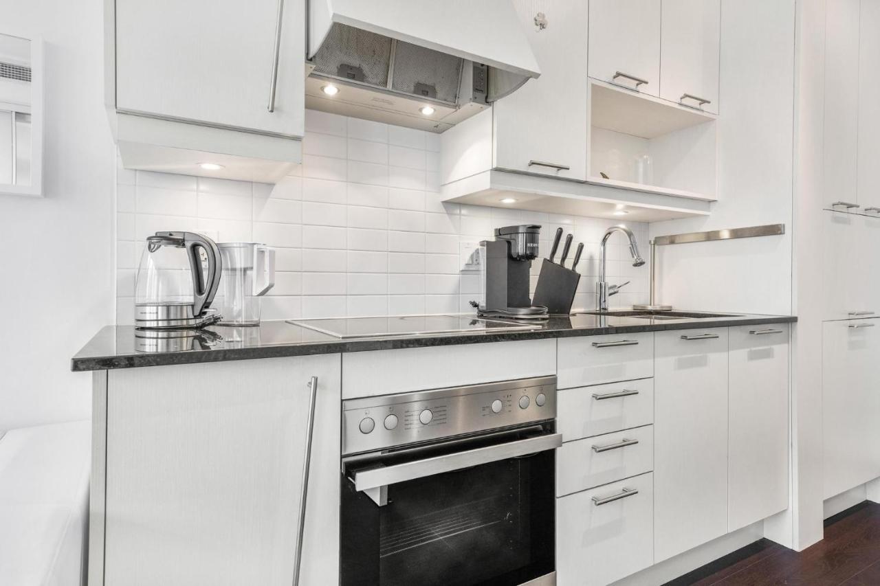 Heart Of Downtown Toronto! Apartment