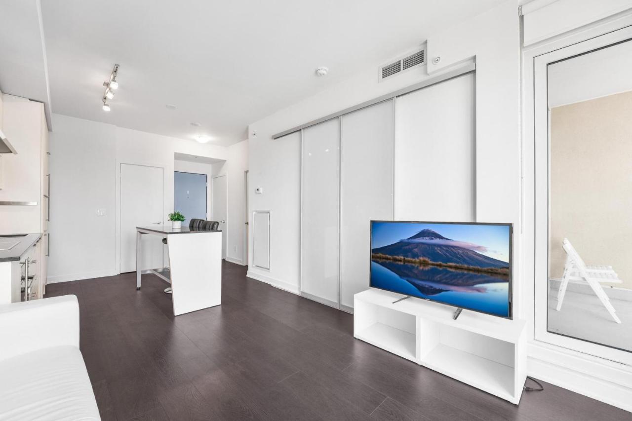 Apartment Heart Of Downtown Toronto! *