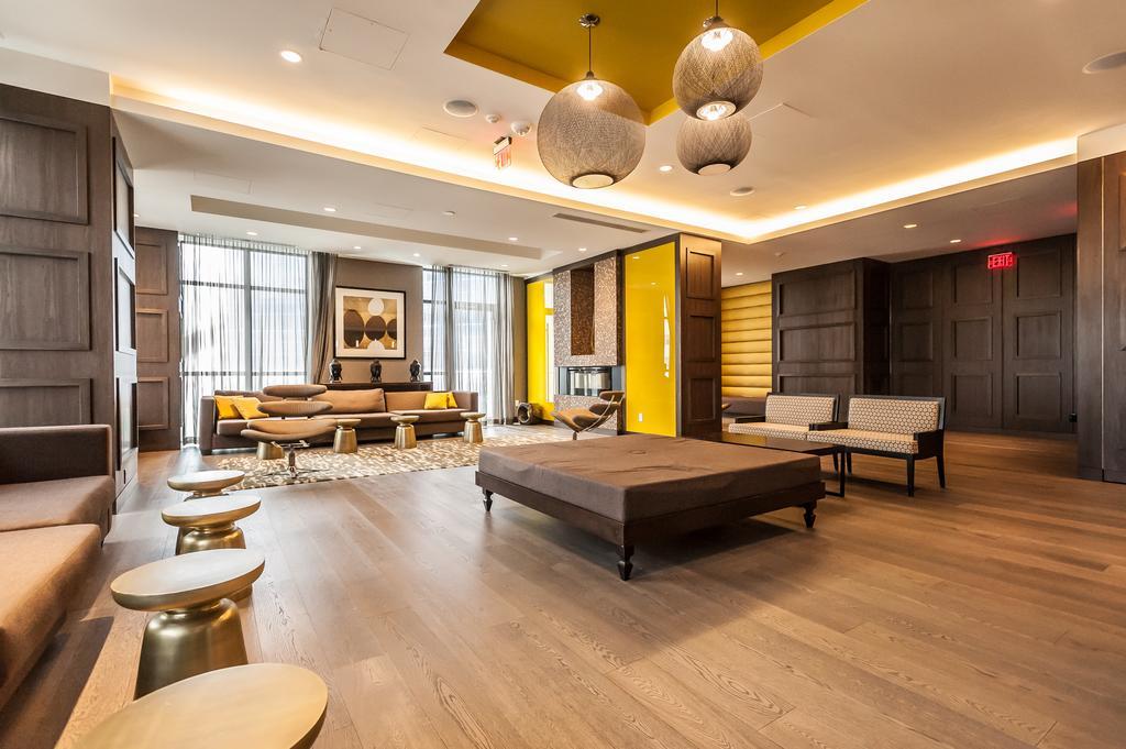 Loft - Entertainment & Financial District *