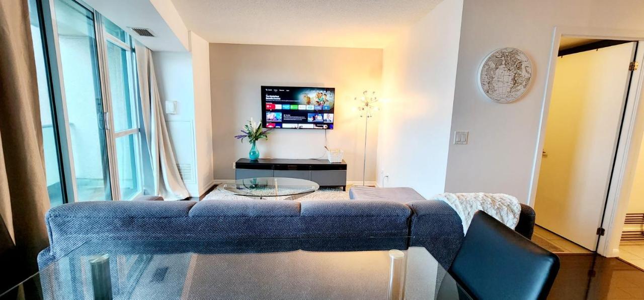 Lakefront Living Downtown - Free Parking, Gym, Indoor Pool Apartment Toronto