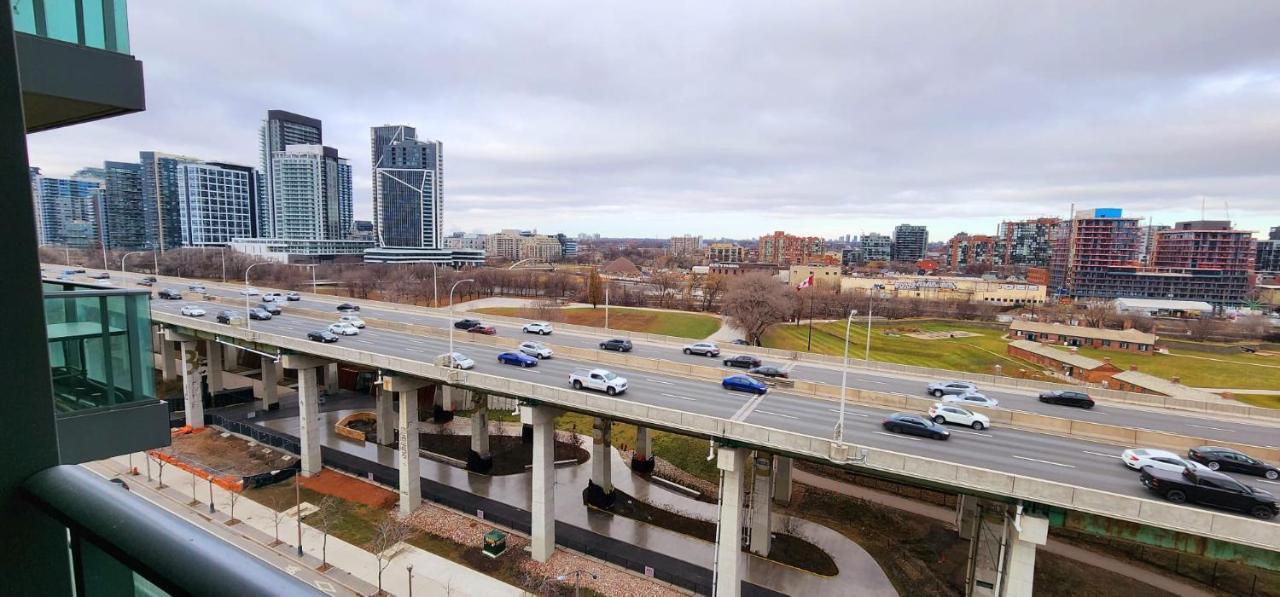 Lakefront Living Downtown - Free Parking, Gym, Indoor Pool Toronto