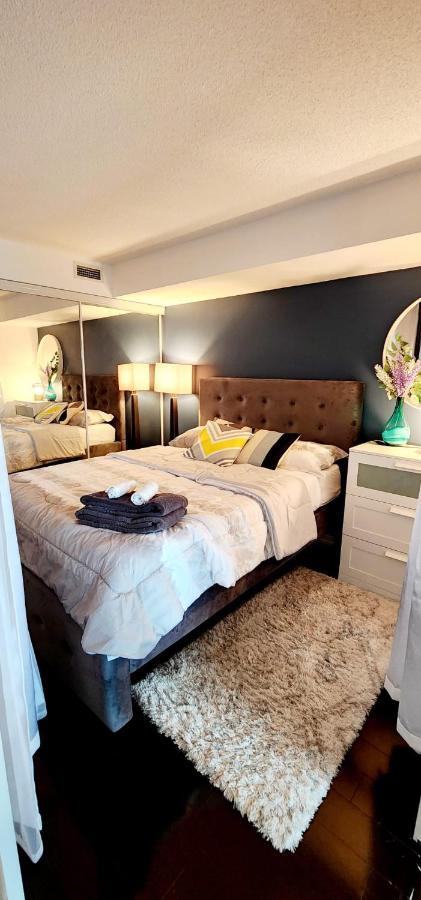 Lakefront Living Downtown - Free Parking, Gym, Indoor Pool *