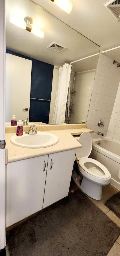 Lakefront Living Downtown - Free Parking, Gym, Indoor Pool