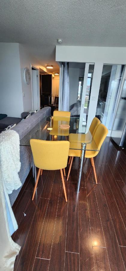 Lakefront Living Downtown - Free Parking, Gym, Indoor Pool * Toronto