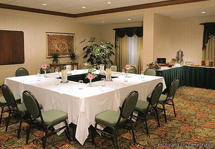 Hotel Courtyard By Marriott Airport