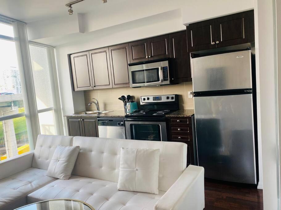 Unique 1 Bedroom By Lakeshore Downtown & Cn Tower Apartment
