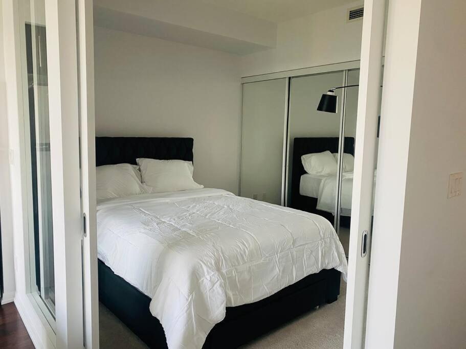 Unique 1 Bedroom By Lakeshore Downtown & Cn Tower Apartment Toronto