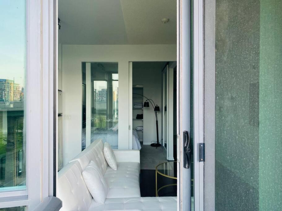 Unique 1 Bedroom By Lakeshore Downtown & Cn Tower Toronto
