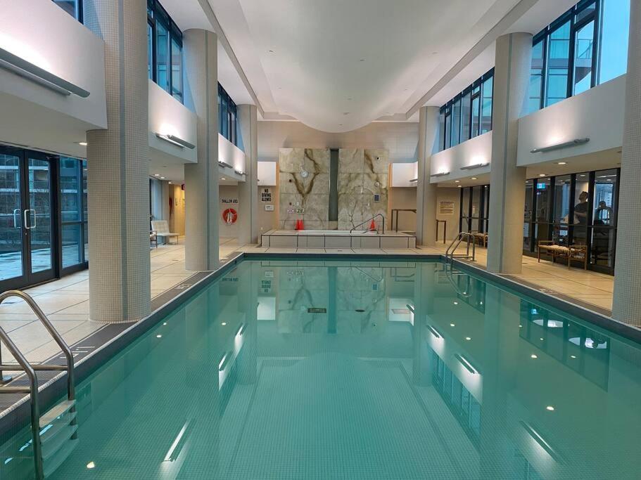 Unique 1 Bedroom By Lakeshore Downtown & Cn Tower Toronto