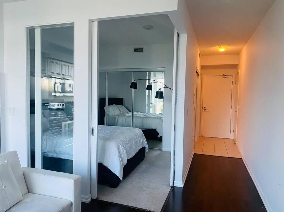 Unique 1 Bedroom By Lakeshore Downtown & Cn Tower