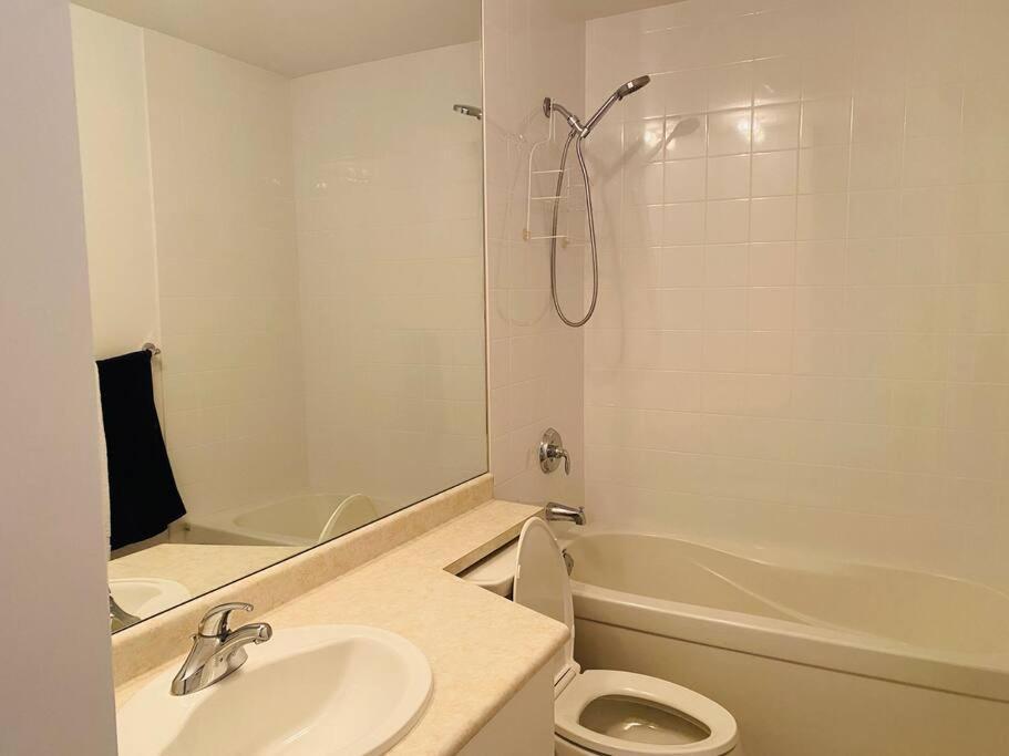 Unique 1 Bedroom By Lakeshore Downtown & Cn Tower Apartment Toronto
