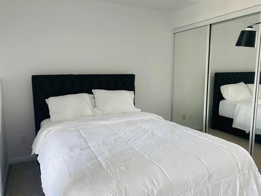 Unique 1 Bedroom By Lakeshore Downtown & Cn Tower Apartment