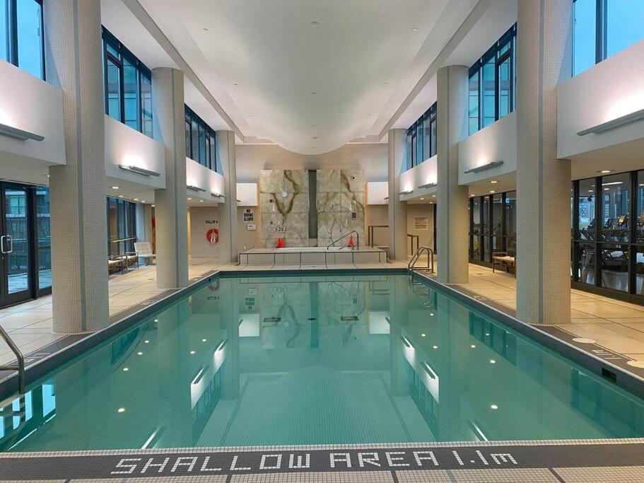 Unique 1 Bedroom By Lakeshore Downtown & Cn Tower *