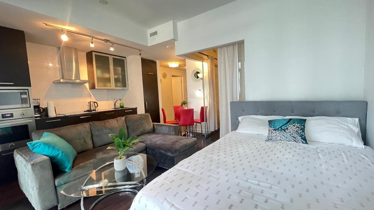 Hotel Downtown High Floor Suites With Balcony
