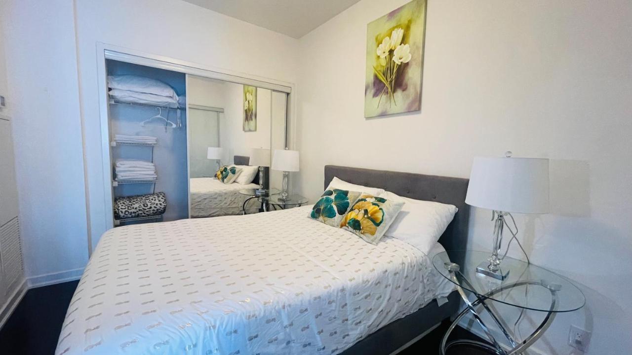 Downtown High Floor Suites With Balcony * Toronto