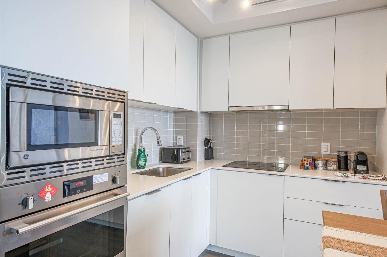 Luxury View In Downtown 3 Bedroom 2.5 Bathroom 1 Parking Apartment *