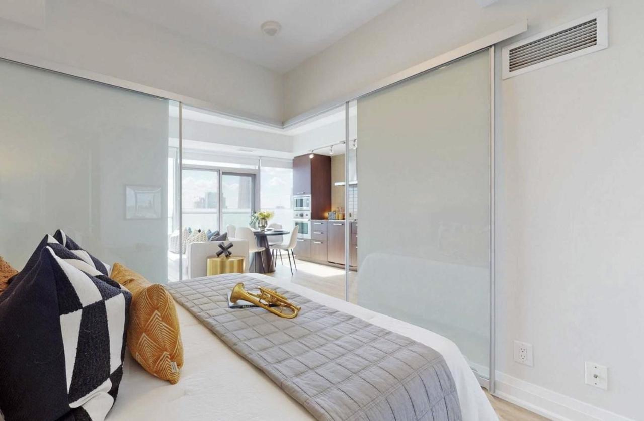 Apartment In The Heart Of Toronto