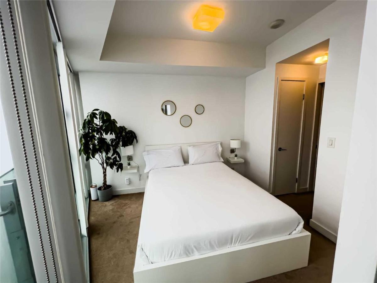 Luxury In The Heart Of - Next To Scotiabank Arena Apartment *