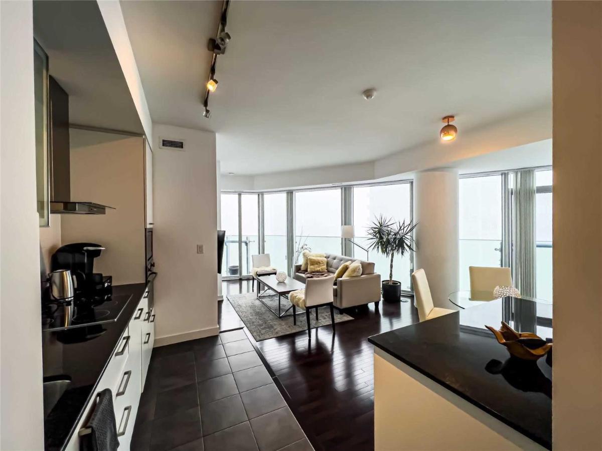 Luxury In The Heart Of - Next To Scotiabank Arena * Toronto