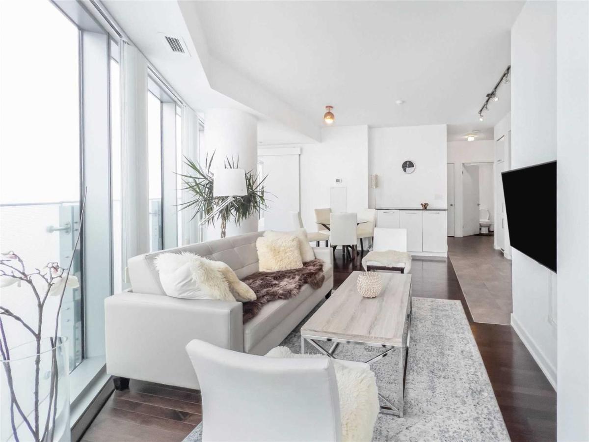 Luxury In The Heart Of - Next To Scotiabank Arena Apartment *