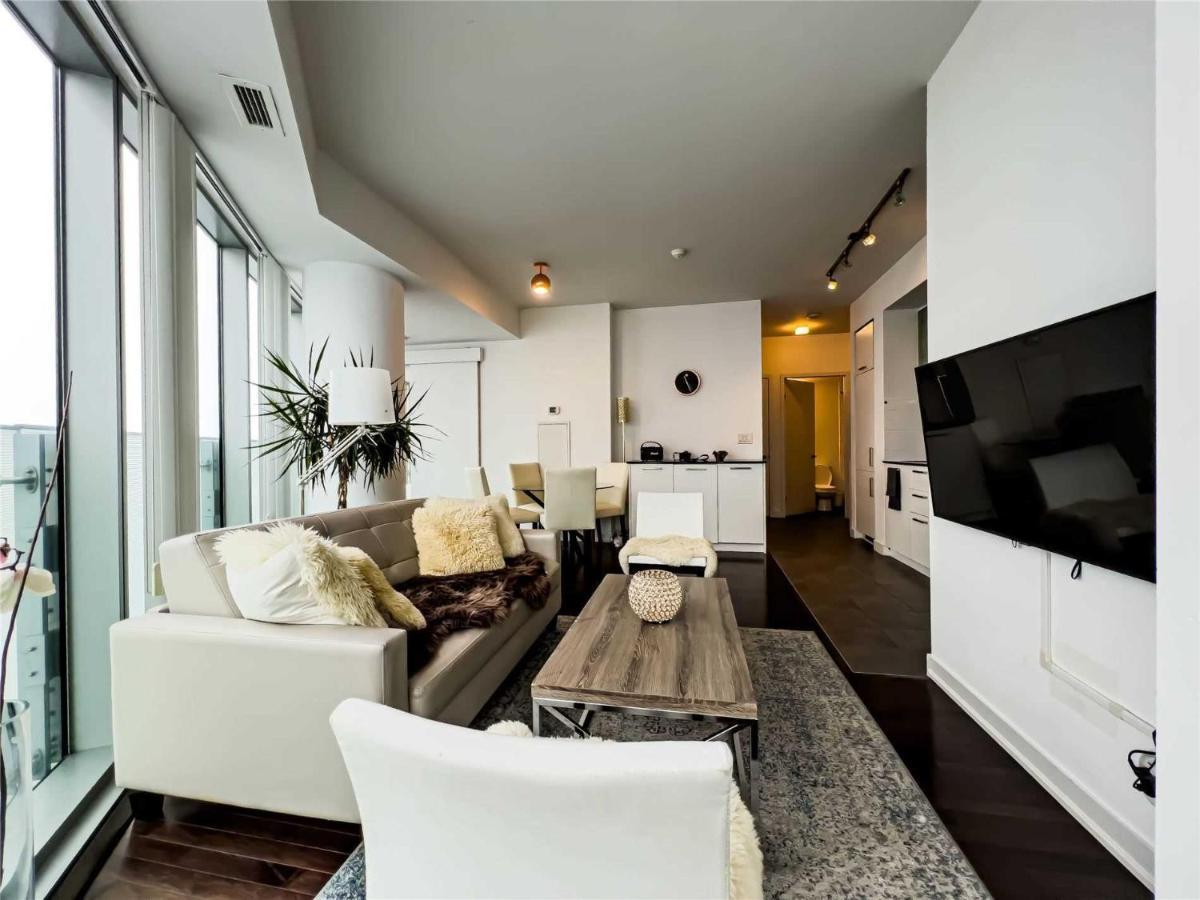 Luxury In The Heart Of - Next To Scotiabank Arena Apartment *