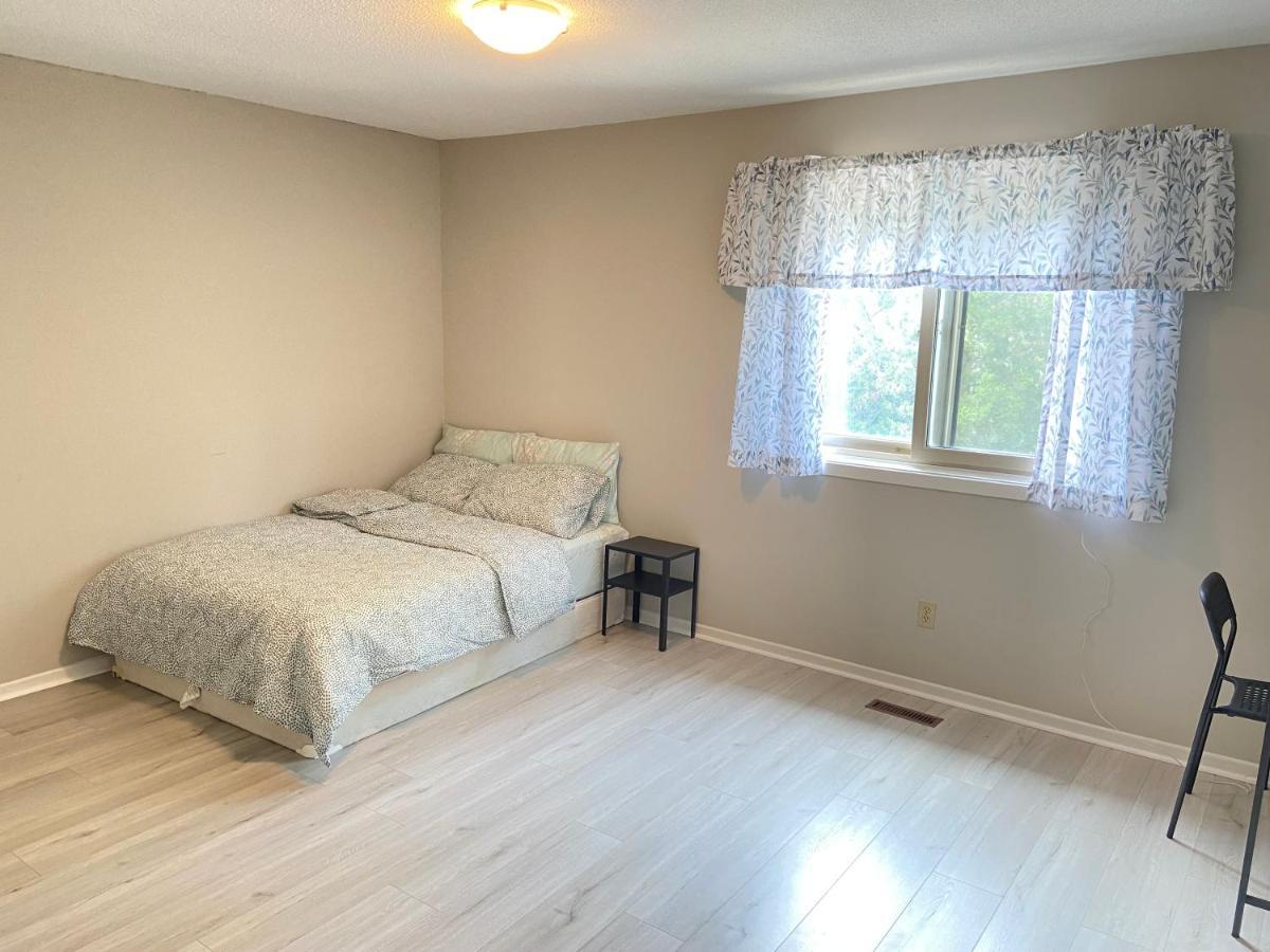 Homestay 41 Huntsmill Blvd *
