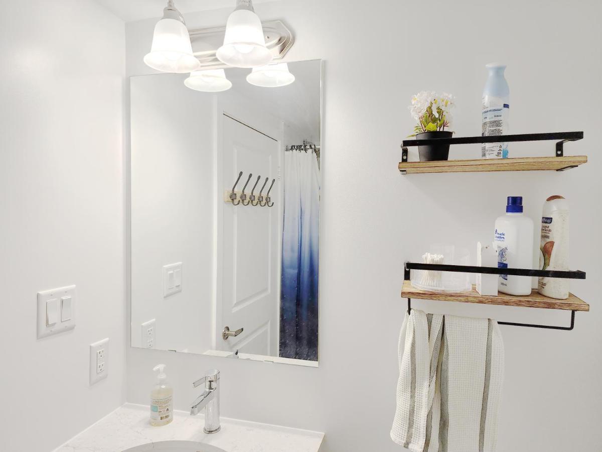 King Bed Tv Private Ensuite Retreat Bathroom Or Economical Double Bed * Toronto