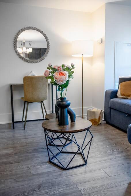 Chic 1-br Condo; Parking Included; Downtown Core Apartment Toronto