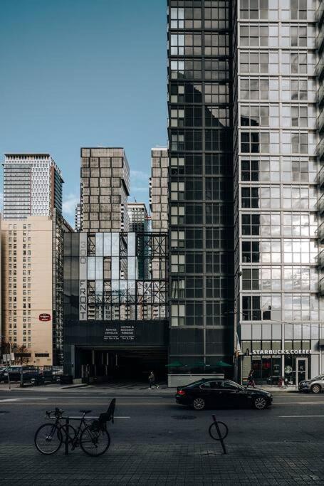 Chic 1-br Condo; Parking Included; Downtown Core Apartment *