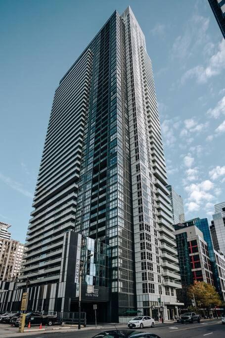 Chic 1-br Condo; Parking Included; Downtown Core * Toronto