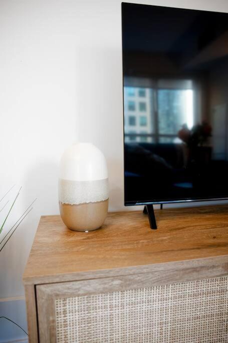 Chic 1-br Condo; Parking Included; Downtown Core Toronto