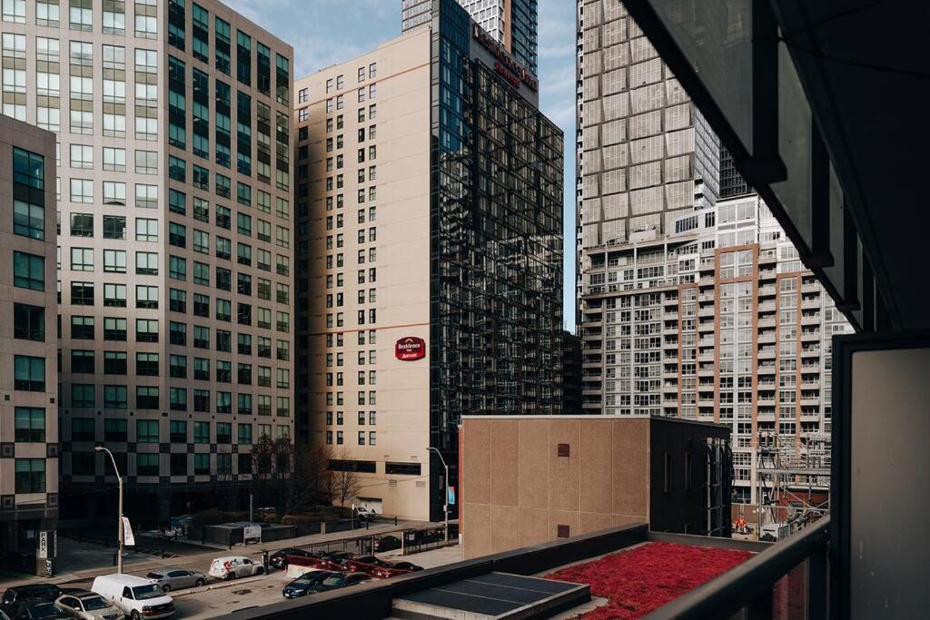 Chic 1-br Condo; Parking Included; Downtown Core Apartment *