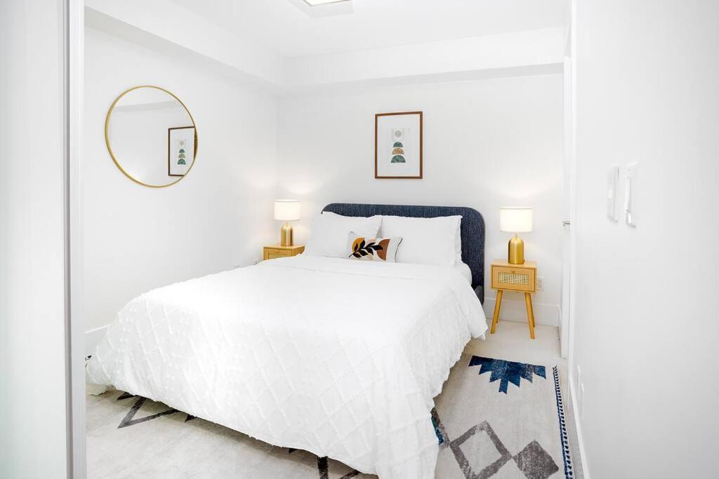 Apartment Chic 1-br Condo; Parking Included; Downtown Core Toronto