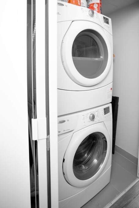 Apartment Chic 1-br Condo; Parking Included; Downtown Core Toronto