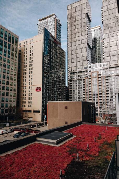 Chic 1-br Condo; Parking Included; Downtown Core