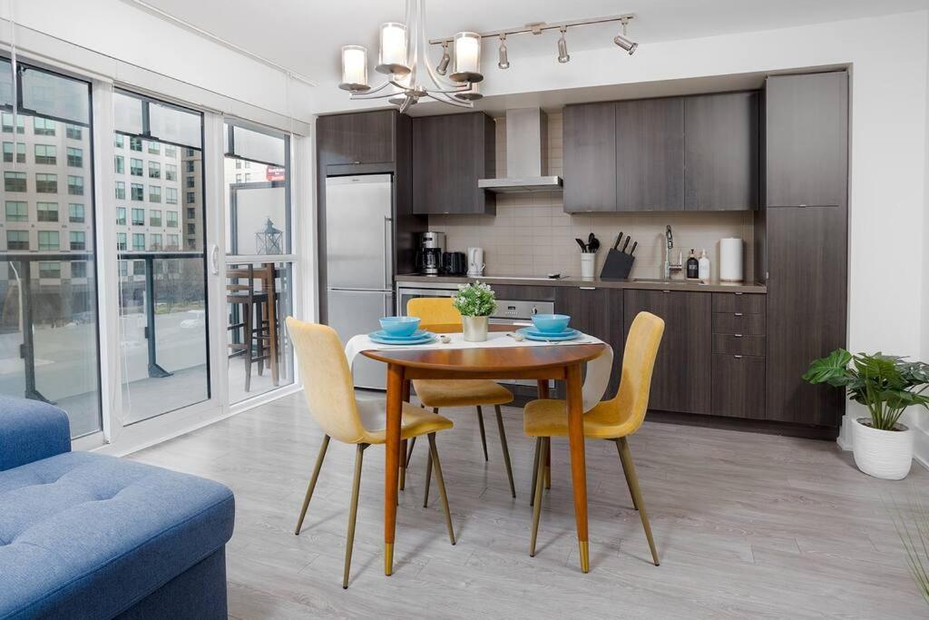 Chic 1-br Condo; Parking Included; Downtown Core * Toronto