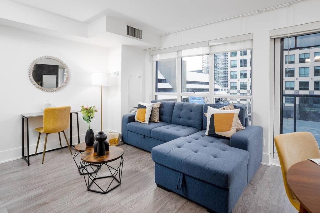 Apartment Chic 1-br Condo; Parking Included; Downtown Core *