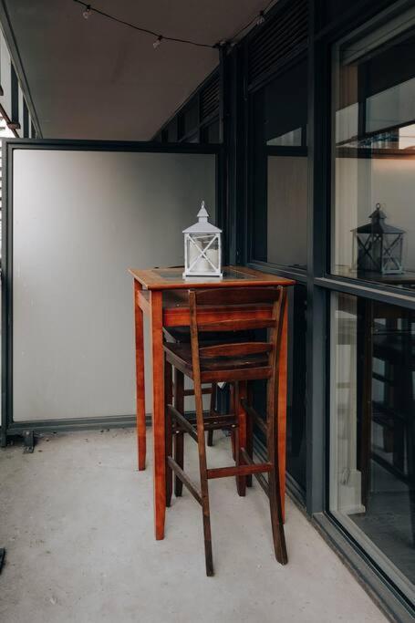 Chic 1-br Condo; Parking Included; Downtown Core Apartment Toronto