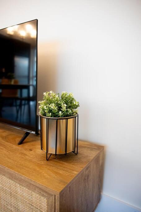 Chic 1-br Condo; Parking Included; Downtown Core Toronto