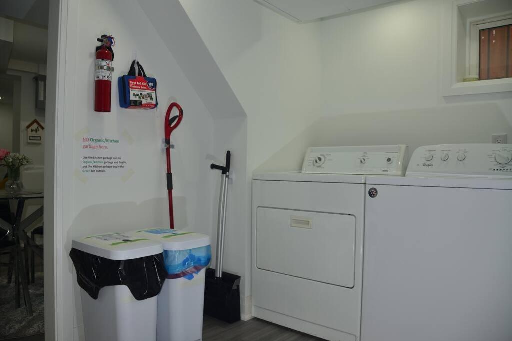 Entire Basement - 5 Guests 2 Bedrooms 3 Beds Toronto