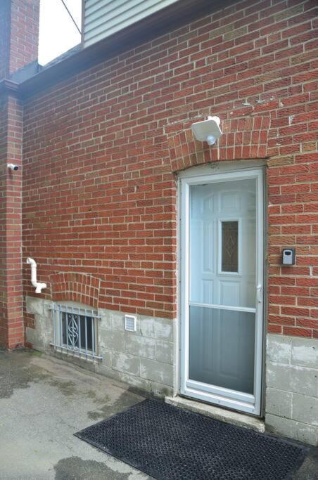 Apartment Entire Basement - 5 Guests 2 Bedrooms 3 Beds *