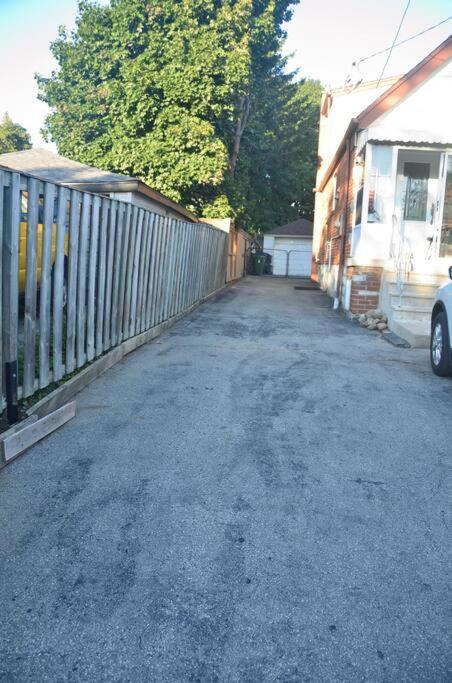 Entire Basement - 5 Guests 2 Bedrooms 3 Beds Apartment Toronto